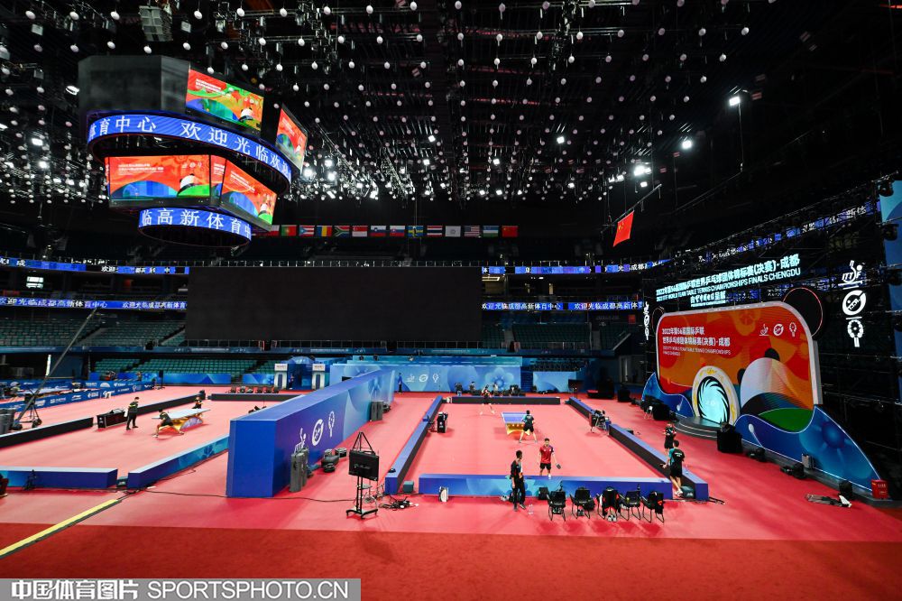 足球国足队内对抗赛出现精彩世界波